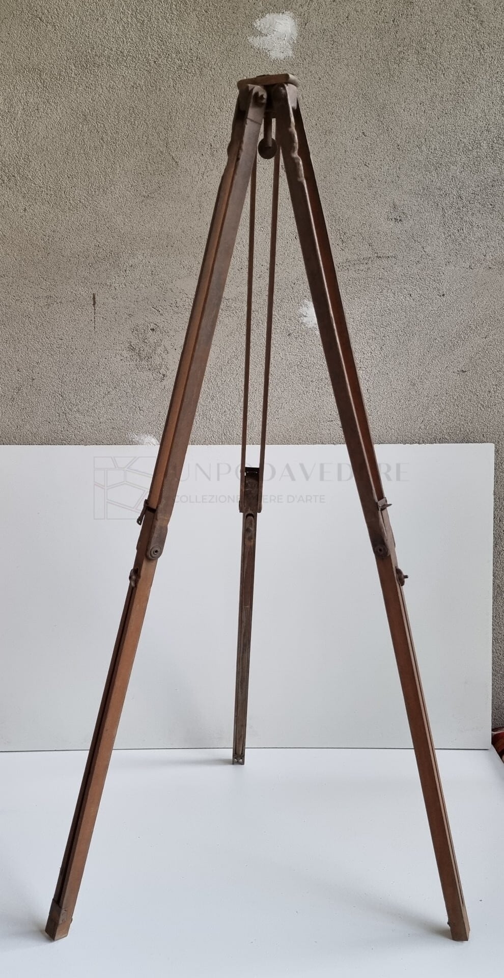 Antico cavalletto fotografico in legno