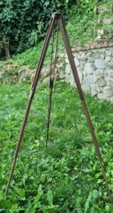 Antico cavalletto fotografico in legno