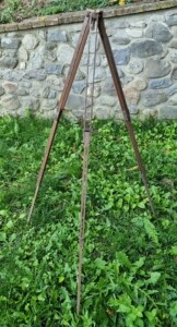 Antico cavalletto fotografico in legno