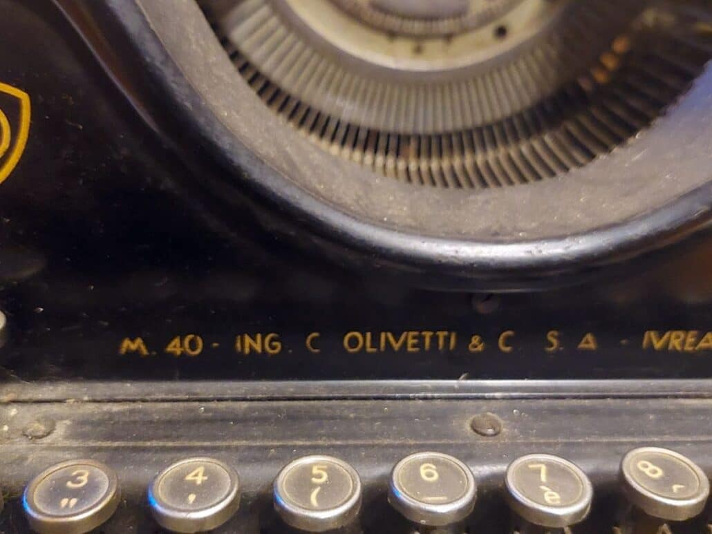 Olivetti-Ivrea-M40-macchina-da-scrivere